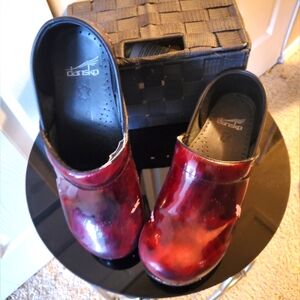 Dansko Red Clogs Sz 40 (9.5/10)